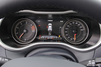 2016款自由光2.4L自动专业版+智能包