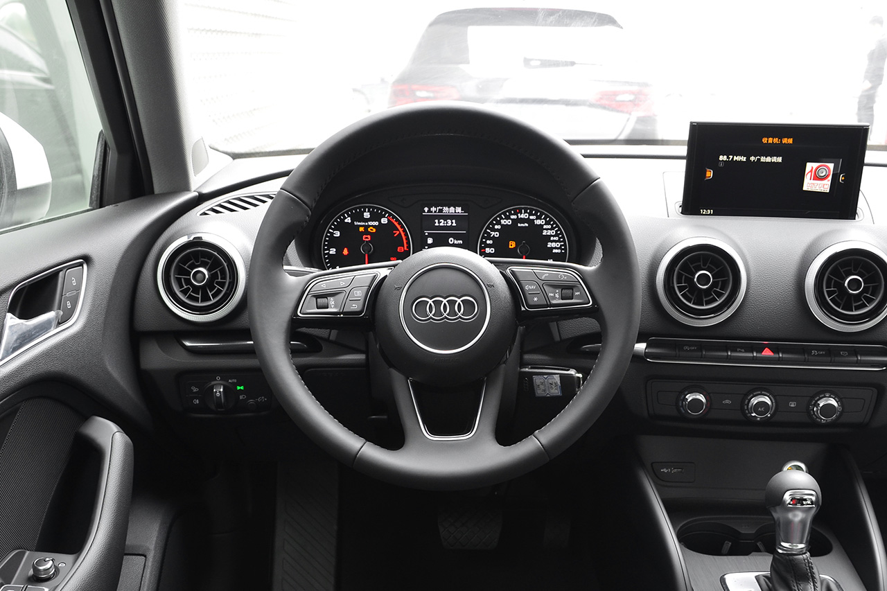 2018款奥迪A3 30周年型1.4T自动Sportback 35TFSI时尚型