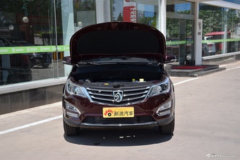 2016款宝骏560 1.5T手动豪华型（酒红色）