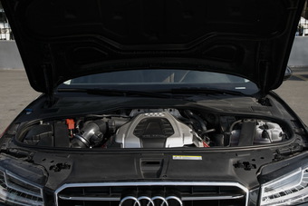 2016款奥迪A8L 3.0T自动45TFSI quattro时尚型