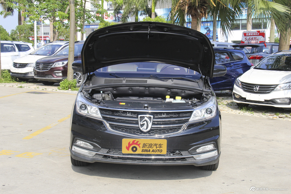 2017款宝骏730 1.5T手动时尚型7座