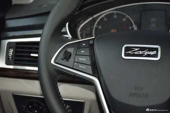 2016款众泰Z700 1.8T自动DCT豪华型 宝石红