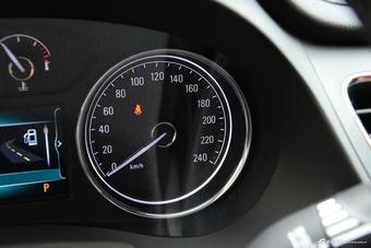  2016款别克君越 2.0T自动尊享型28T