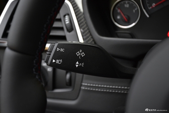 2017款宝马M4手动双门轿跑车