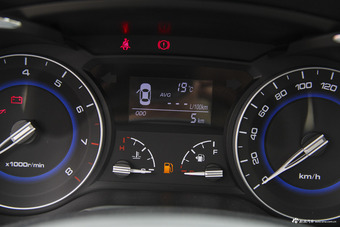 2016款悦翔V7 1.6L手动乐趣型国V