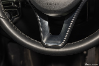 2016款奔驰GLC300 2.0T自动4MATIC动感型 宝石蓝