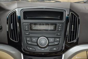 2016款宝骏730 1.5L手动超值版 7座