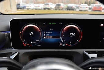 2019款奔驰A级 1.3T自动200 L运动轿车先行特别版