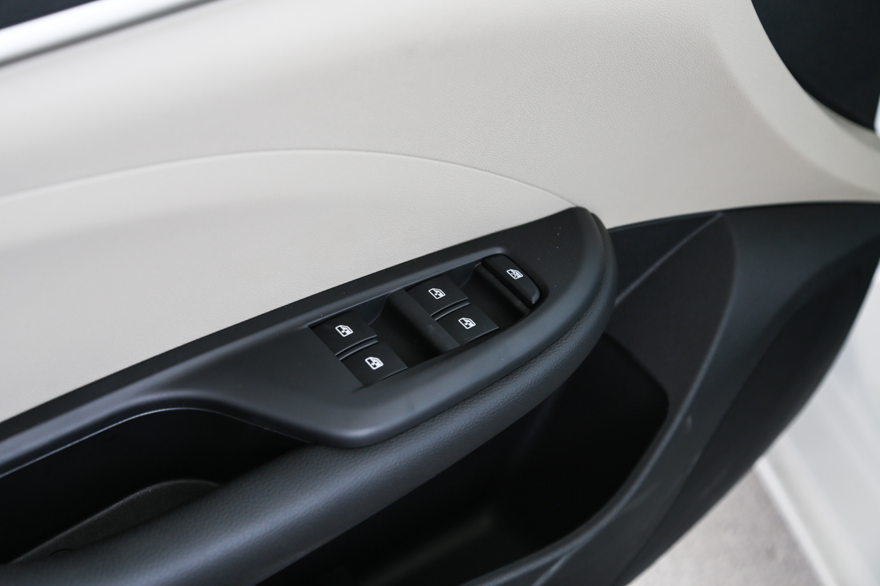 2016款英朗1.5L自动精英型15N 雪域白