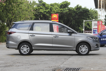  2018款宝骏360 1.5L手动精英型 