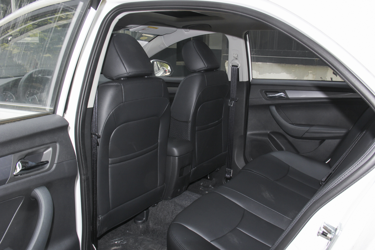 2018款荣威360 PLUS 1.5L手动豪华版