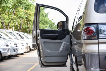 2016款菱智M3L 1.6L手动舒适型7座