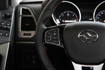 2017款黄海N3 2.5T手动四驱运动版XD25T5 