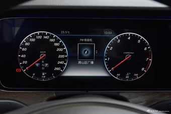 2018款奔驰E级改款2.0T自动 300L 时尚型