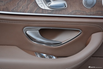 2018款奔驰E级改款3.0T自动 320 L 4MATIC