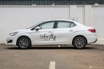 2015款雪铁龙C4L 1.8L自动尊贵版