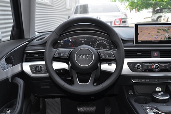 2017款奥迪A4L Plus 2.0T自动40TFSI时尚型