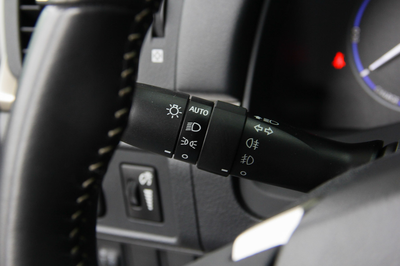 2014款雷克萨斯CT 1.8L自动200h舒适版双色