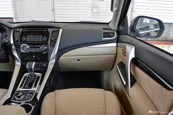 2016款帕杰罗·劲畅3.0L标准版