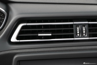 2018款标致308 1.6L手动时尚版