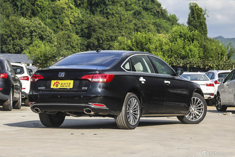 2016款众泰Z700 1.8T自动DCT典雅型