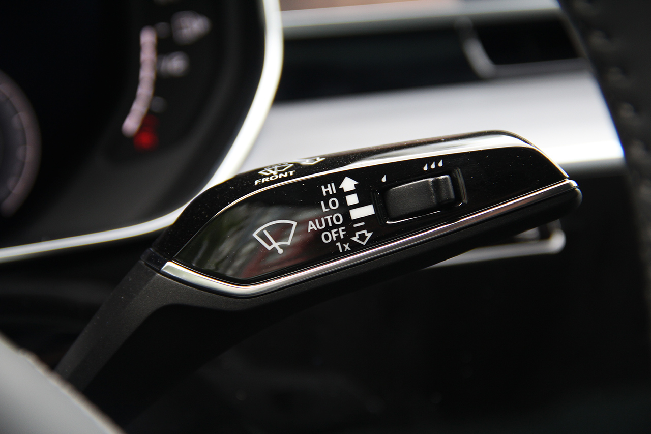 2018款奥迪A8L 3.0T自动55 TFSI quattro豪华型