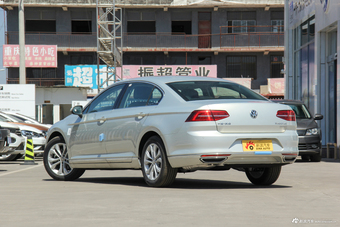 2018款迈腾改款1.8T自动330TSI DSG豪华型