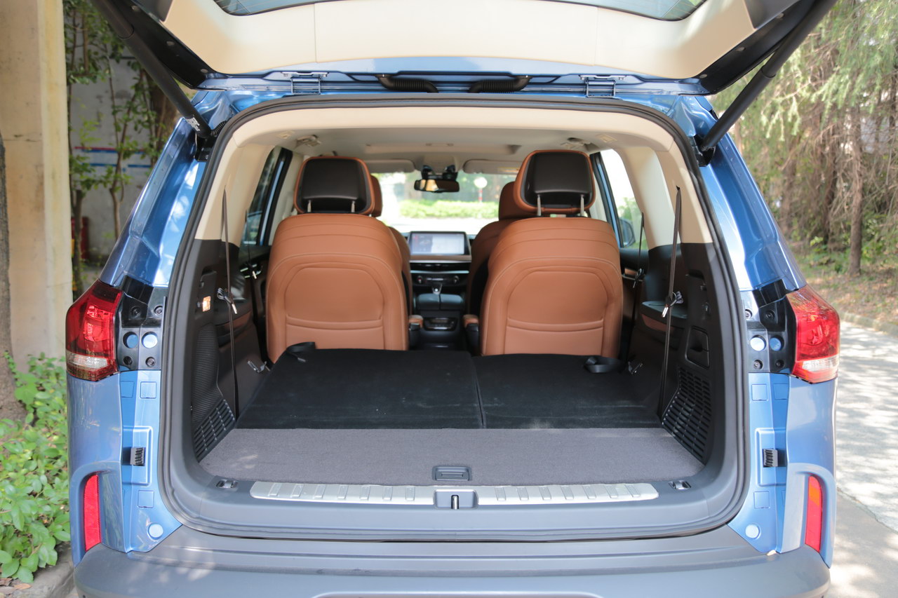 2017上汽大通D90 2.0TGI自动四驱高配版