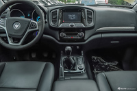 2016款萨瓦纳2.8T手动四驱柴油尊享版5座