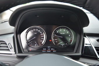 2018款宝马2系旅行车218i 1.5T自动尊享型运动套装