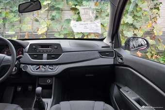 2016款宝骏310 1.2L手动超值型