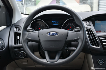 2017款福克斯三厢1.6L自动舒适型智行版