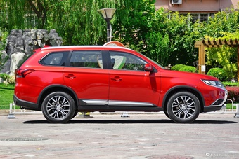 2018款欧蓝德2.0L自动两驱荣耀版