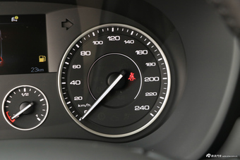 2016款宝沃BX7 2.0T自动两驱精英版28T