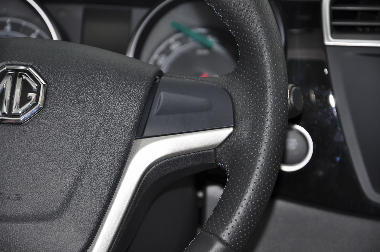 2016款锐腾 2.0T自动豪华版