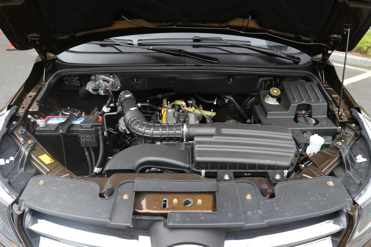 2017款启腾V60 1.5L手动豪华型