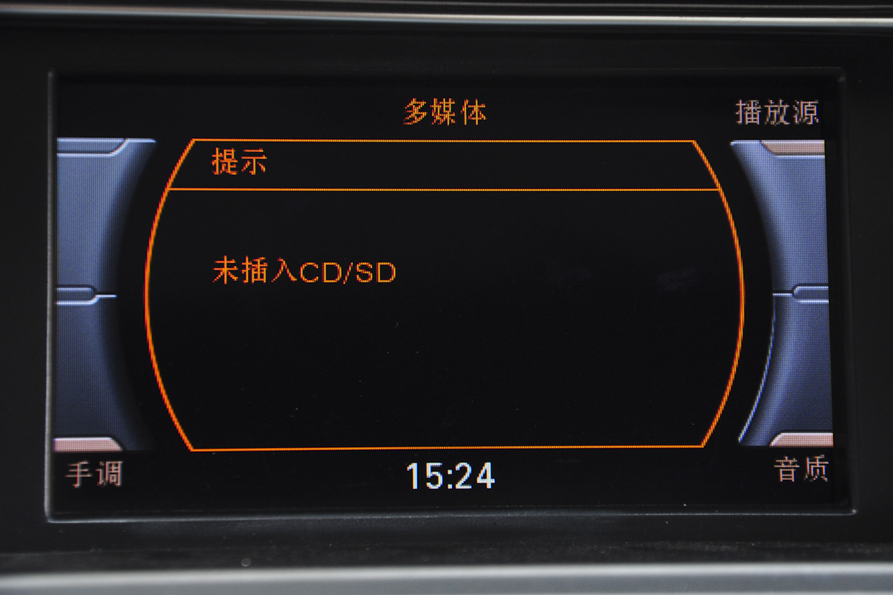 2016款奥迪A4L 2.0T自动35TFSI典藏版标准型 白金色