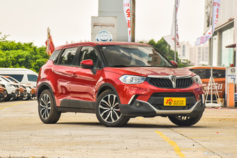 2016款中华V3 1.5T自动旗舰型 炫耀红