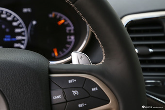 2017款大切诺基3.6L自动精英导航版