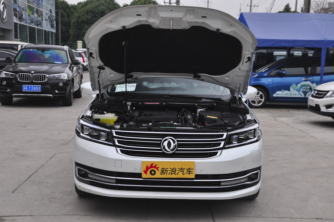 2016款东风A9 1.8T自动尊贵型 珠光白