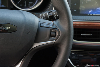 2018款众泰T300 1.5L自动尊贵型