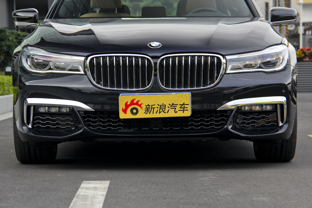 2018款宝马7系740Li 3.0T自动领先型M运动套装 