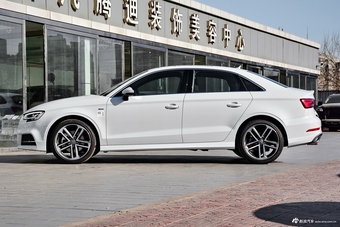 2018款奥迪A3 30周年型2.0T自动Limousine 40 TFSI运动型