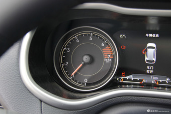 2016款自由光2.4L自动专业版+智能包