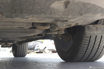 2015款比亚迪秦1.5T自动双冠旗舰版