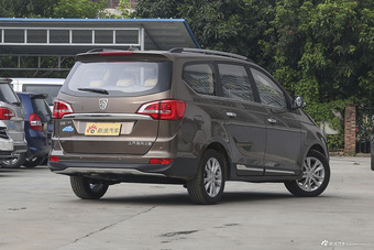 2016款宝骏730 1.5T手动豪华版 7座