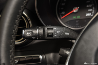 2016款奔驰GLC300 2.0T自动4MATIC动感型 宝石蓝