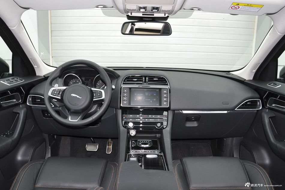 2018款捷豹F-PACE 2.0T自动四驱都市尊享版