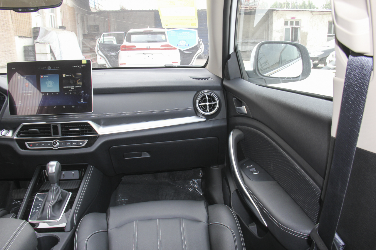 2019款比亚迪宋1.5TI自动智联越动型