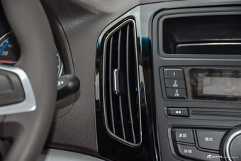 2016款宝骏730 1.5L手动超值版 7座